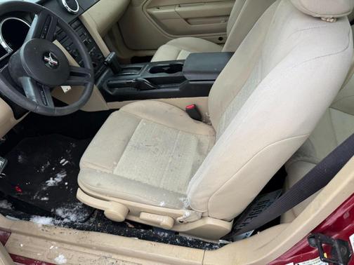 2005 Ford Mustang Deluxe