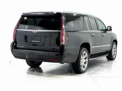 2018 Cadillac Escalade ESV Luxury