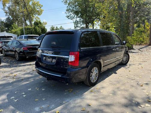 2014 Chrysler Town & Country Touring-L