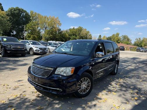2014 Chrysler Town & Country Touring-L