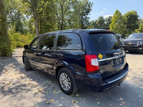 2014 Chrysler Town & Country Touring-L