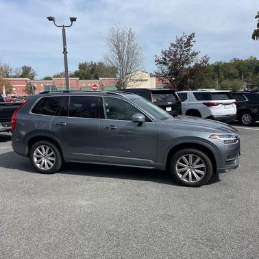 2016 Volvo XC90 T6 Momentum