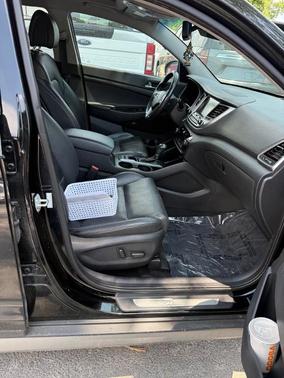 Black Noir Pearl 2017 Hyundai TUCSON Limited