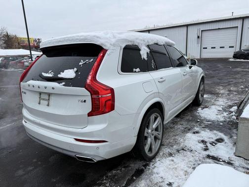 2018 Volvo XC90 T6 Momentum