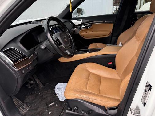 2018 Volvo XC90 T6 Momentum