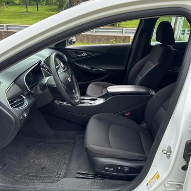 Summit White 2019 Chevrolet Malibu LT