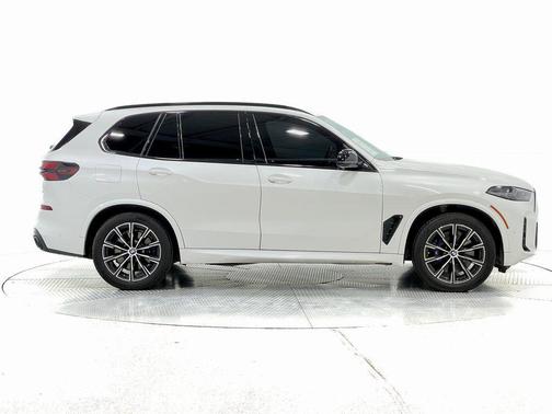 2024 BMW X5 M60i