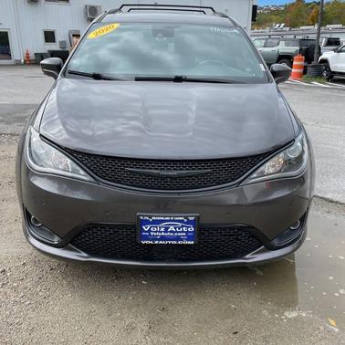 2020 Chrysler Pacifica Launch Edition