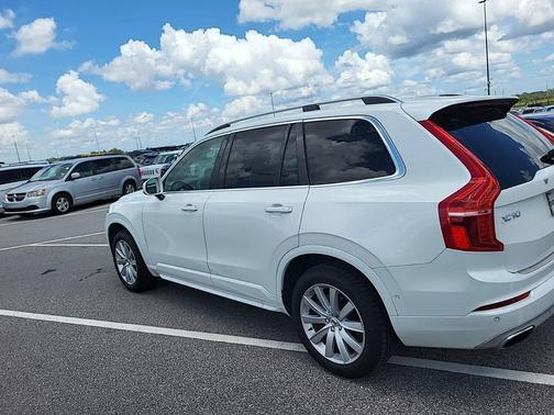 2017 Volvo XC90 T6 Momentum