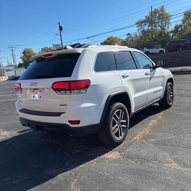 2020 Jeep Grand Cherokee Laredo