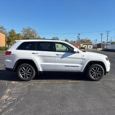 2020 Jeep Grand Cherokee Laredo