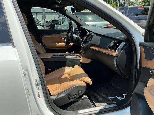 Crystal White 2018 Volvo XC90 Hybrid T8 Inscription