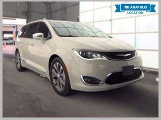 White Pearl 2019 Chrysler Pacifica Limited