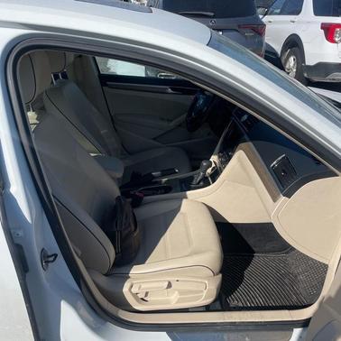 2017 Volkswagen Passat 1.8T SE w/Technology