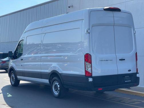 2022 Ford Transit-250 Base