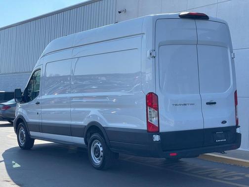 2022 Ford Transit-250 Base