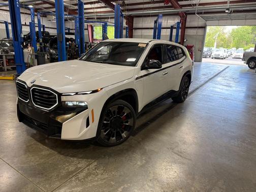 Mineral White Metallic 2023 BMW XM Base