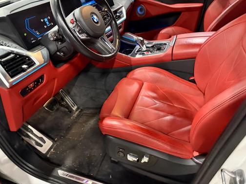 Mineral White Metallic 2023 BMW XM Base