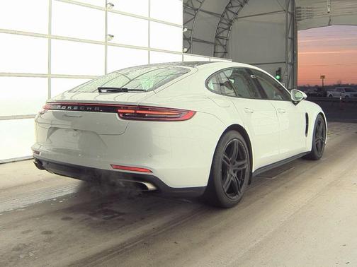 2018 Porsche Panamera 4