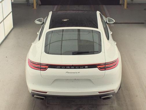 2018 Porsche Panamera 4