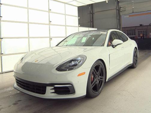 2018 Porsche Panamera 4