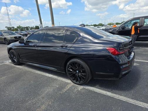 2022 BMW 740 i