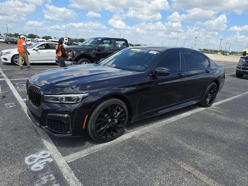 2022 BMW 740 i
