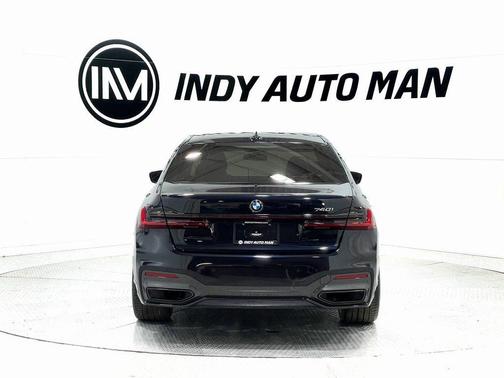 2022 BMW 740 i