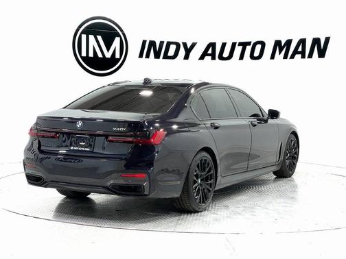 2022 BMW 740 i