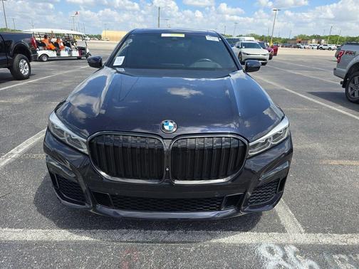 2022 BMW 740 i