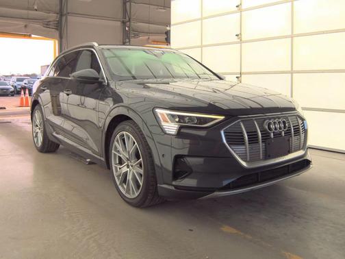 2019 Audi e-tron Prestige