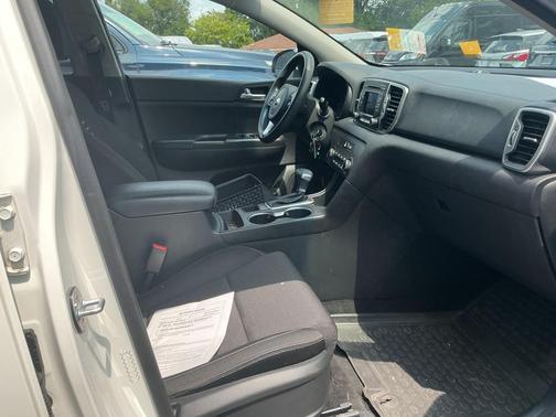 Clear White 2018 Kia Sportage LX