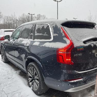 2022 Volvo XC90 T6 Momentum 7 Passenger