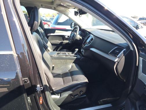2018 Volvo XC90 T5 Momentum