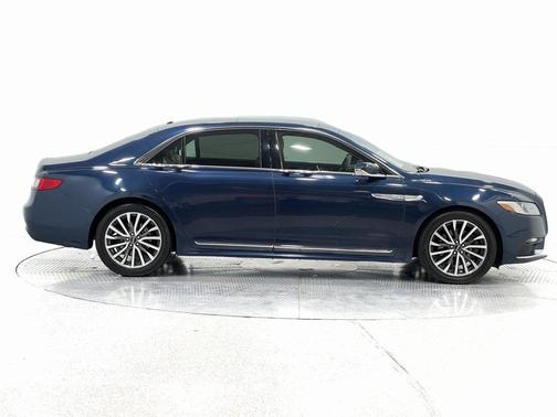 2017 Lincoln Continental Select