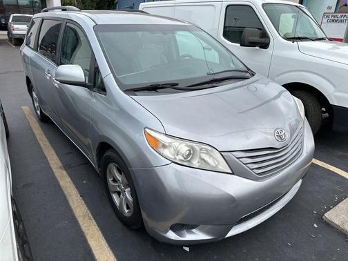 2017 Toyota Sienna LE