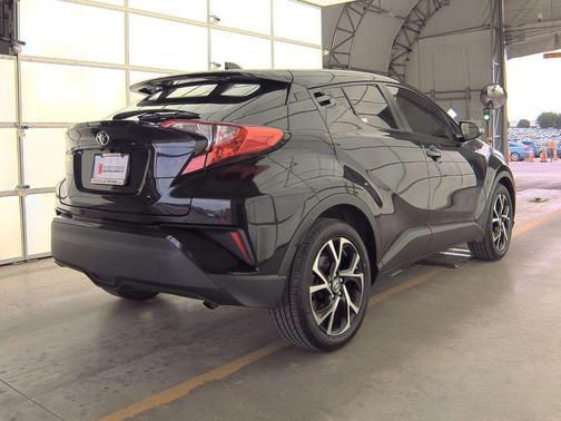 2022 Toyota C-HR XLE
