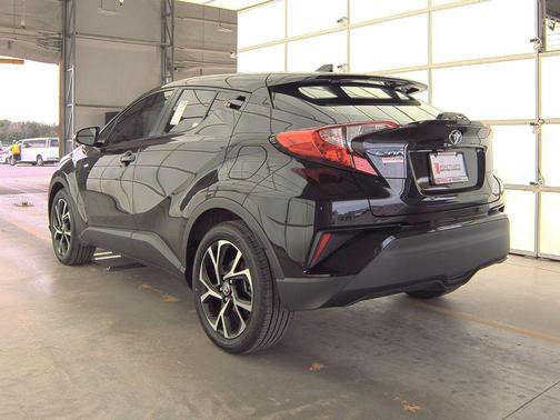 2022 Toyota C-HR XLE