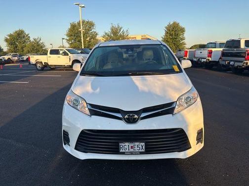 2019 Toyota Sienna LE