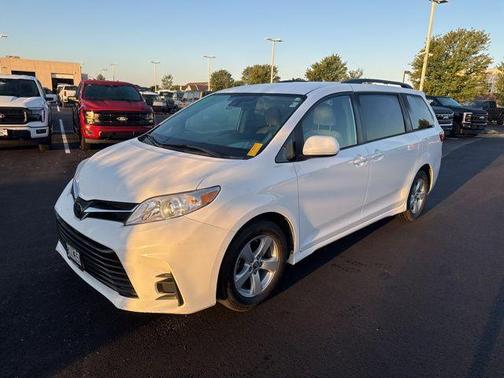 2019 Toyota Sienna LE