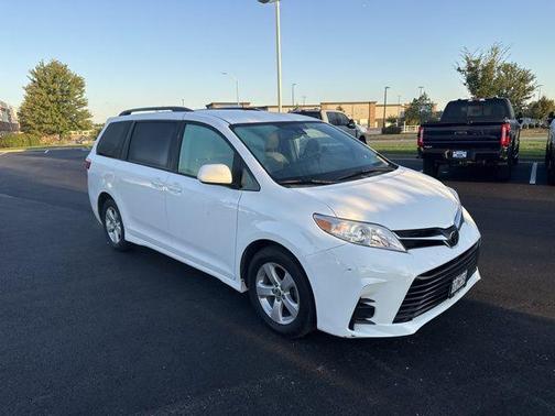 2019 Toyota Sienna LE