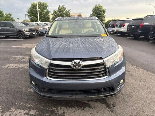 Blue 2016 Toyota Highlander XLE