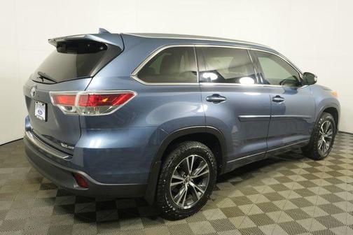 Nautical Blue Metallic 2016 Toyota Highlander XLE