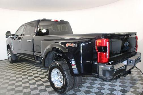 2025 Ford F-350 Lariat Super Duty