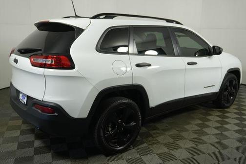2017 Jeep Cherokee Sport