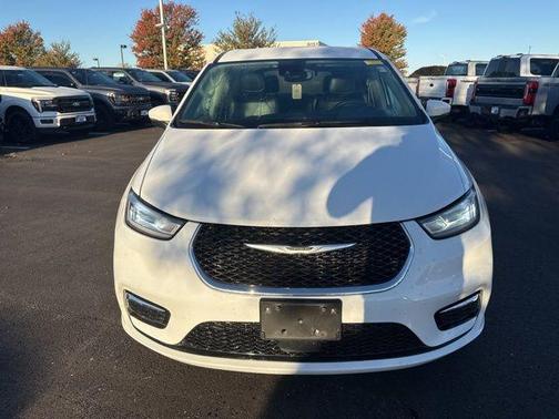 2023 Chrysler Pacifica Touring-L