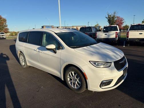 2023 Chrysler Pacifica Touring-L