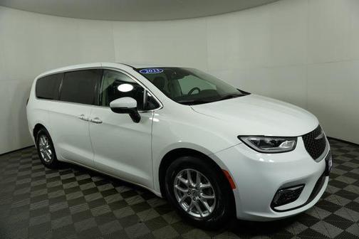 2023 Chrysler Pacifica Touring-L