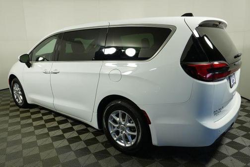2023 Chrysler Pacifica Touring-L