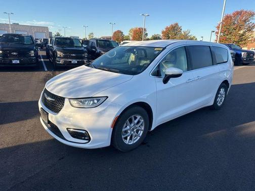 2023 Chrysler Pacifica Touring-L